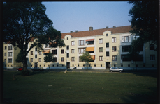 1688 Woningbouwcomplex met portiekflats, gerealiseerd in 1946-1949 naar ontwerp van architectenbureau Vermeer en Van ...