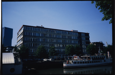 1784 Kantoorgebouw De Vier Leeuwen , gebouwd in de periode 1957-1963 naar ontwerp van de architect W.J. Fiolet in ...