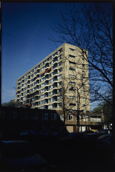 1797 Flats, gebouwd tussen 1961-1966 naar het ontwerp van het architectenbureau van de gebroeders E.M. en H.M. ...