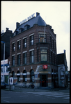 199 Monumentaal pand van de ABN-AMRO Bank gebouwd in 1917 op de hoek van de Havenstraat 15 en de Voorstraat in Delfshaven.