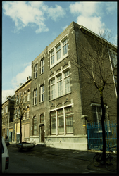 220 Monumentaal pand van de School voor G.L.O. (gewoon lager onderwijs) Crooswijk gebouwd in 1900 aan de Pootstraat 43 ...