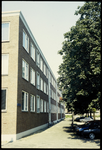228 Woningbouwcomplex met portiekflats aan de Van Alkemadestraat, Hoveniersstraat 1-13 en Jan van Loonslaan in Rubroek, ...