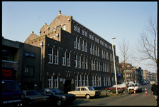 42 C.K. van Hogendorp School aan Mathenesserdijk 455 op de hoek met de Jan Kruijffstraat in de wijk Tussendijken.