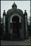 438 Het mausoleum van het familiegraf van Kruyff Bartholomeus & Zn op de begraafplaats Oud-Kralingen aan Laan van ...