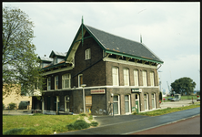 565 Monumentaal pand Jongerencentrum Het Berenei gebouwd in 1870 aan de Doklaan 10-14 in Oud-Charlois.