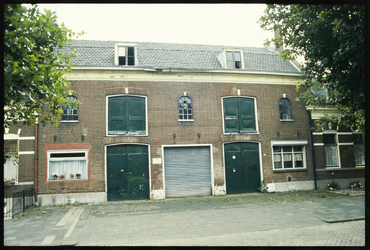 571 Voormalig pakhuis Klaverstraat met huisnummer 24 in Carnisse.