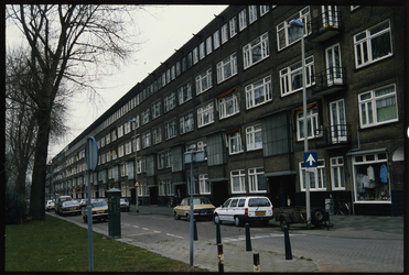 699 Woningblok aan de Noorderhavenkade oostkant in de wijk Blijdorp.