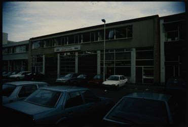 770 Bedrijfsruimte van Autobedrijf Good Luck gebouwd tussen 1963-1968 naar het ontwerp van de architect Landers in de ...