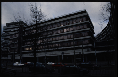 821 Scholencomplex met het Technikon, het Akragon en het Hofpleintheater gebouwd tussen 1955-1970 naar het ontwerp van ...