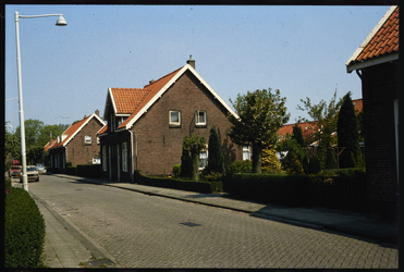 836 Woningen aan de Van Hardenbroekstraat 9-11 in Sportdorp in Groot-IJsselmonde.