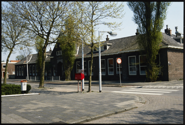 849 De Van Brienenoordschool aan de Koninginneweg 5 in Oud-IJsselmonde.