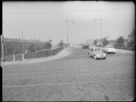 L-2314 Kruispunt van de Oostzeedijk (voorgrond) en de Willem Ruyslaan met in het midden een viaduct. Links op de ...
