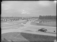L-2551 Kruispunt Soetendaalsekade (voorgrond) en de Boezemlaan. Op de voorgrond de Rottebrug, op de achtergrond de ...