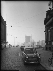 L-2601 De Korte Hoogstraat met links modezaak Gerzon en rechts het Schielandshuis. Op de achtergrond De Schiedamsedijk, ...
