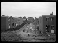L-4011 De bouw van 66 woningen en de aanleg van bestrating in de Karbouwstraat in Kralingseveer.