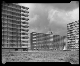 L-8909 Drie Flatgebouwen aan de Viervantstraat in de Prins Alexander Polder.