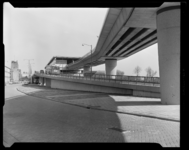 L-9353 Metrostation Zuidplein aan de metrolijn van Centraal Station en Zuidplein. Gezien vanaf de onderkant met het ...