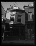 L-9379 Voorstraat met woningen met de tekst 'KACHELSMID' en huisnummers 9 t/m 7.