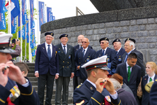 MR-101 Veteranen tijdens de Nationale Herdenking op 4 mei bij het Koopvaardijmonument De Boeg aan de Boompjes.