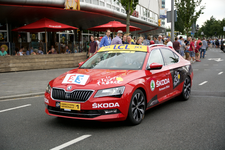 MR-179 Directiewagen 1 van de Tour de France op de Boompjes in 2015 toen de tweede etappe van de Tour door Rotterdam reed.