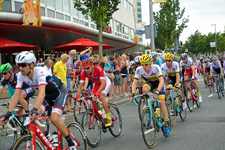 MR-181 Op de Boompjes. Het peleton van de Tour de France 2015 dat door Rotterdam trekt tijdens de tweede etappe van ...