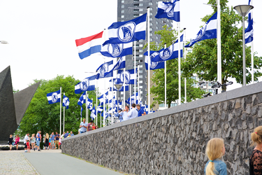 MR-185 Boompjes versierd met vlaggen vanwege de Tour de France 2015 die door Rotterdam trekt tijdens de tweede etappe ...