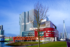 MR-23 Vanaf de Posthumalaan gezien de zuidkant van het Nieuwe Luxortheater en De Rotterdam