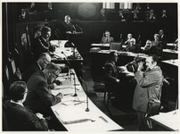 1967-636 Tijdens de vergadering van de gemeenteraad in het stadhuis. Links van voor naar achter: de wethouders J. ...