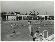 1968-1017 Bij de opening van het schoolinstructiezwembad aan de Dwarsdijk.