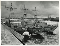 1968-1312 Tijdens de Vlootdagen liggen drie mijnenvegers van de Marine aan de Parkkade.