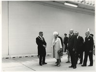 1968-1801 Koningin Juliana verricht de officiële opening van de Beneluxtunnel. Het gezelschap in de Beneluxtunnel. (Van ...