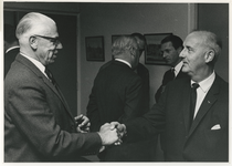 1968-1933 Benoeming Mr. W.H. Fockema Andreae tot voorzitter van de Kamer van Koophandel. Ir. J. van den Berg (links), ...