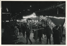 1968-427 Tijdens de opening van de metro. Coolsingel met kermis, ter hoogte van het Stadhuisplein.