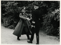 1968-497 Ontmoeting tussen twee Duitse officieren.