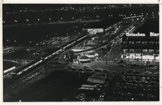 1968-719 Tijdens de opening van de metro. Overzicht van het Zuidplein met kermis en het metrostation.