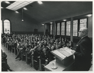1968-727 L.J.R. Ridder van Rappard, burgemeester van Gorinchem, opent in de aula van de Nederlandse Economische ...