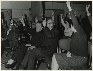 1968-87 Actie tegen het roken in de zaal van het Rijnhotel door de evangelist Hyde van de Adventkerk.