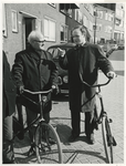 1968-870 De heer S. Groenendijk (links), lid van de gemeenteraad, en wethouder H.C.G.L. Polak (rechts) op de ...