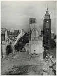 1968-895 De sloop van de Sint-Ignatiuskerk aan de Westzeedijk. Het neerhalen van een laatste muur aan de noordzijde van ...