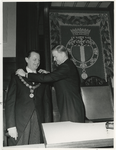 1969-12 Installatie van W.A. Fibbe als voorzitter van Openbaar Lichaam Rijnmond. Mr. H.B. Engelsman, waarnemend ...