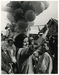 1969-1328 Opening nieuwe wijkmarkt Prins Alexanderpolder aan de Jan Kwakplaats door miss Alexander.