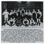 1970-1016 Een internationale bokswedstrijd georganiseerd door de heer S. Soesman, directeur van het theater ...
