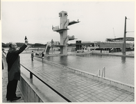 1970-1143 Opening van het zwembad De Plompert door wethouder R. Langerak.