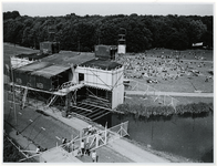 1970-1334 Voorbereiding van het Holland Popfestival Kralingse Bos gezien vanaf de molen De Lelie uit westelijke richting.