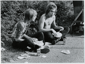 1970-1386 Holland Popfestival van 26 t/m 28 juni 1970 in het Kralingse Bos in Rotterdam. Portret van twee ...