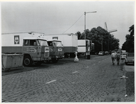 1970-1417 Holland Popfestival van 26 t/m 28 juni 1970 in het Kralingse bos in Rotterdam. Vracht- en koelwagens van Iglo ...