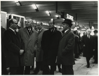 1970-2577 Opening van het metrostation Slinge met (rechts) staatssecretaris M.J. Keyzer, (tweede van rechts) G. ...