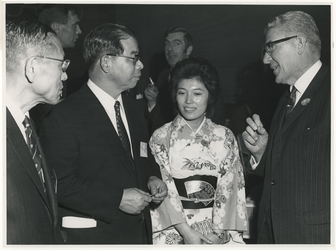 1970-2610 Opening van Osaka Merchandise Center met (van links naar rechts) voorzitter van het centrum K. Plazi, ...