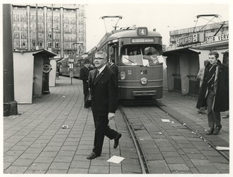 1970-2622 Burgemeester W. Thomassen tijdens de staking in verband met de ministeriele loonmaatregel voor de Nederlandse ...