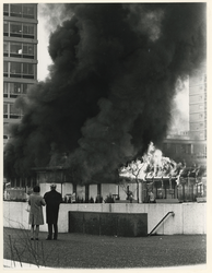 1970-359 Brand in het C'70 paviljoen op het Schouwburgplein.